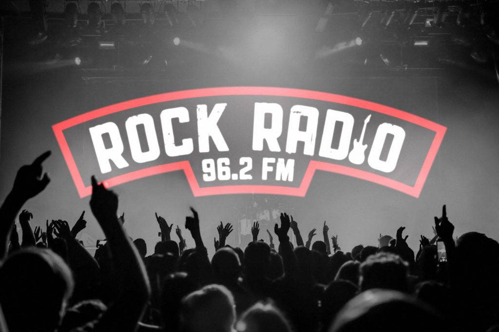 rock radio je jedan do rijetkih radija koji emituju rock muziku